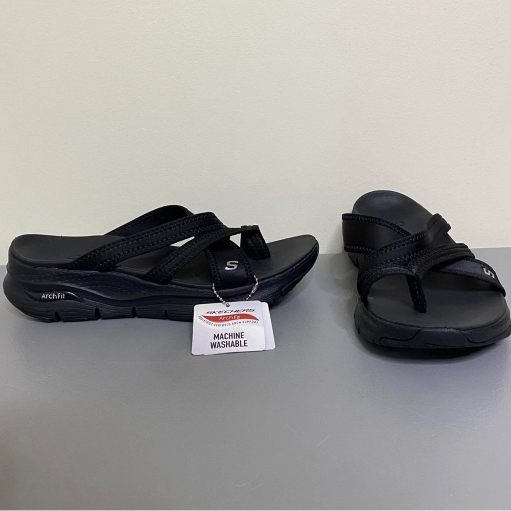 Skechers Women’s Size 8 Arch Fit New Start Black Machine Washable Sandals
